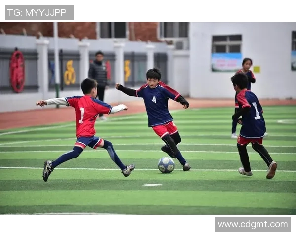 班级小足球明星风采展示与成长故事分享